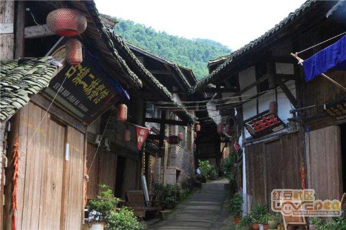 女子无故流泪10年 竟是患上了慢性泪囊炎